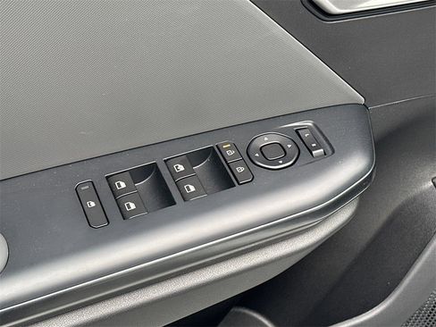 New 2025 Kia K4 LXS image 13