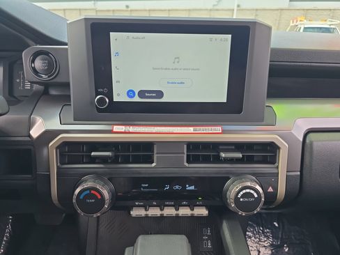 Certified 2025 Toyota Tacoma SR5 AWD/4WD image 16