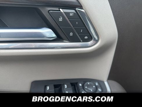 Used 2022 GMC Sierra 1500 SLT w/ X31 Off-Road Package image 8