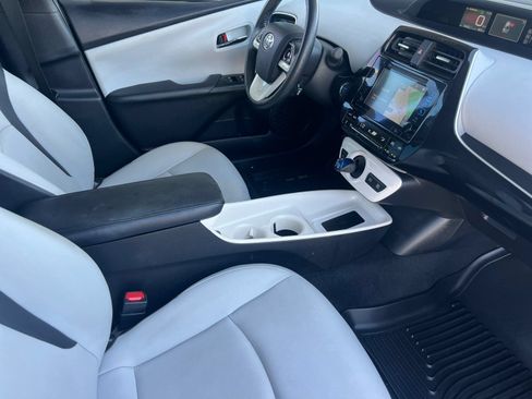 Used 2016 Toyota Prius Three Touring w/ Preferred Accessory Package FWD image 15