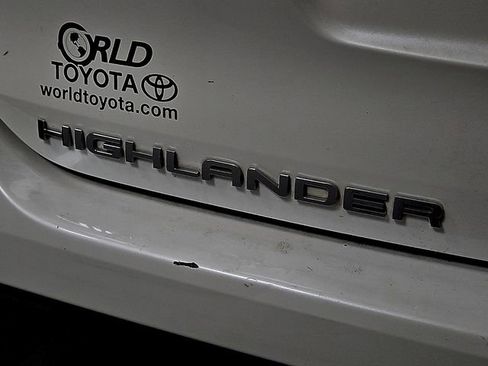 Used 2021 Toyota Highlander XLE FWD image 31