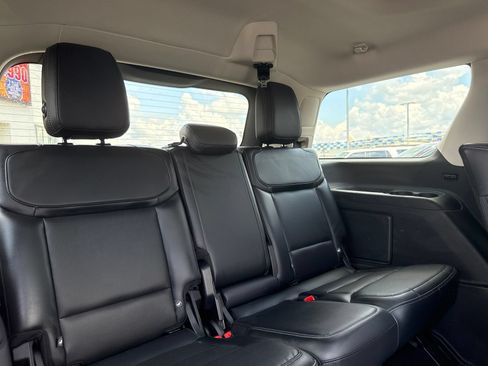 Used 2025 Ford Expedition Platinum AWD/4WD image 9