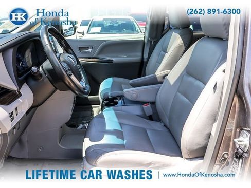 Used 2015 Toyota Sienna XLE FWD image 9