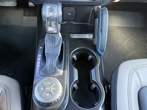 Used 2024 Ford Bronco Wildtrak image 28