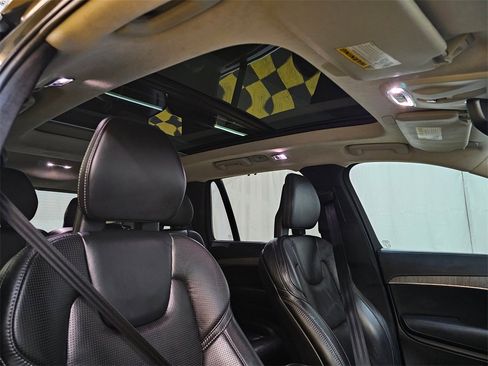 Used 2021 Volvo XC90 T8 Inscription w/ Protection Package Premier image 12