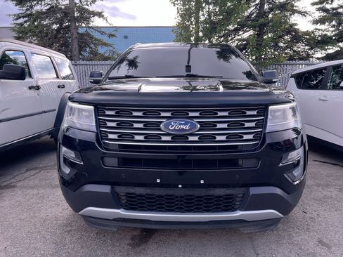 Used 2017 Ford Explorer XLT w/ Equipment Group 202A AWD/4WD image 29