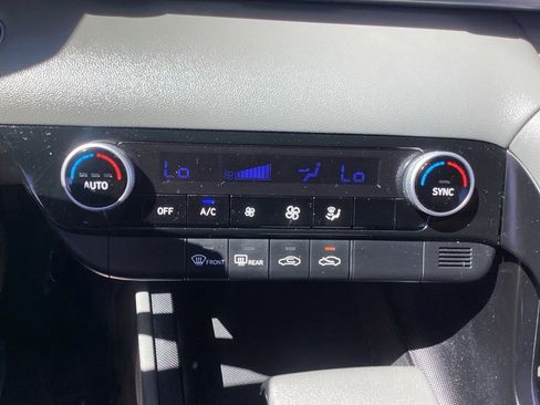 Used 2023 Hyundai Elantra SEL FWD image 22