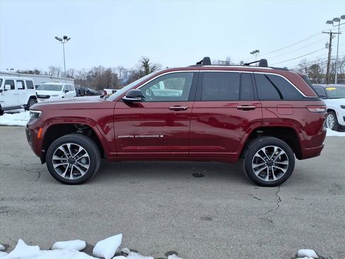 Used 2022 Jeep Grand Cherokee Overland w/ Luxury Tech Group IV image 7