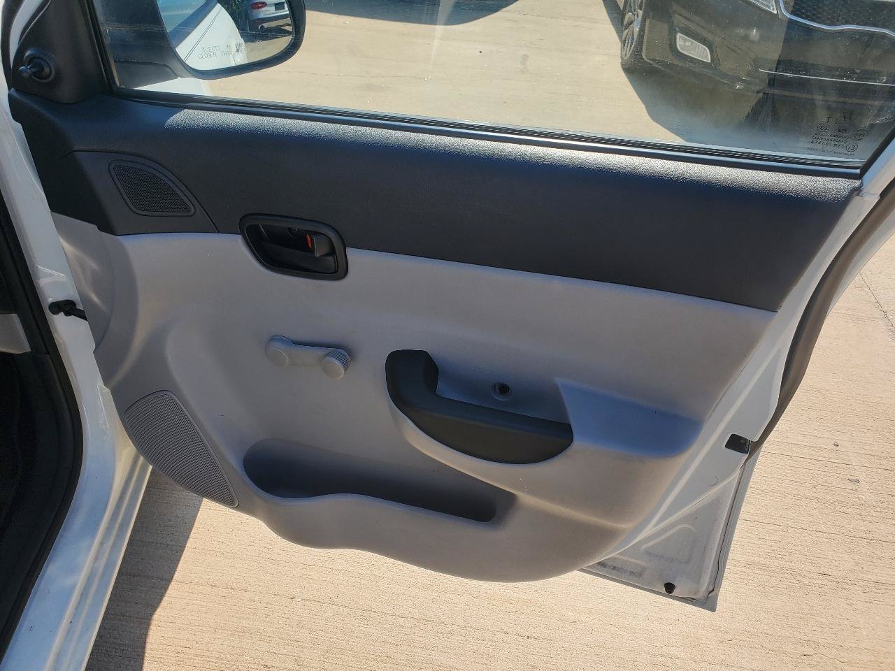 Used 2011 Hyundai Accent GLS FWD image 6