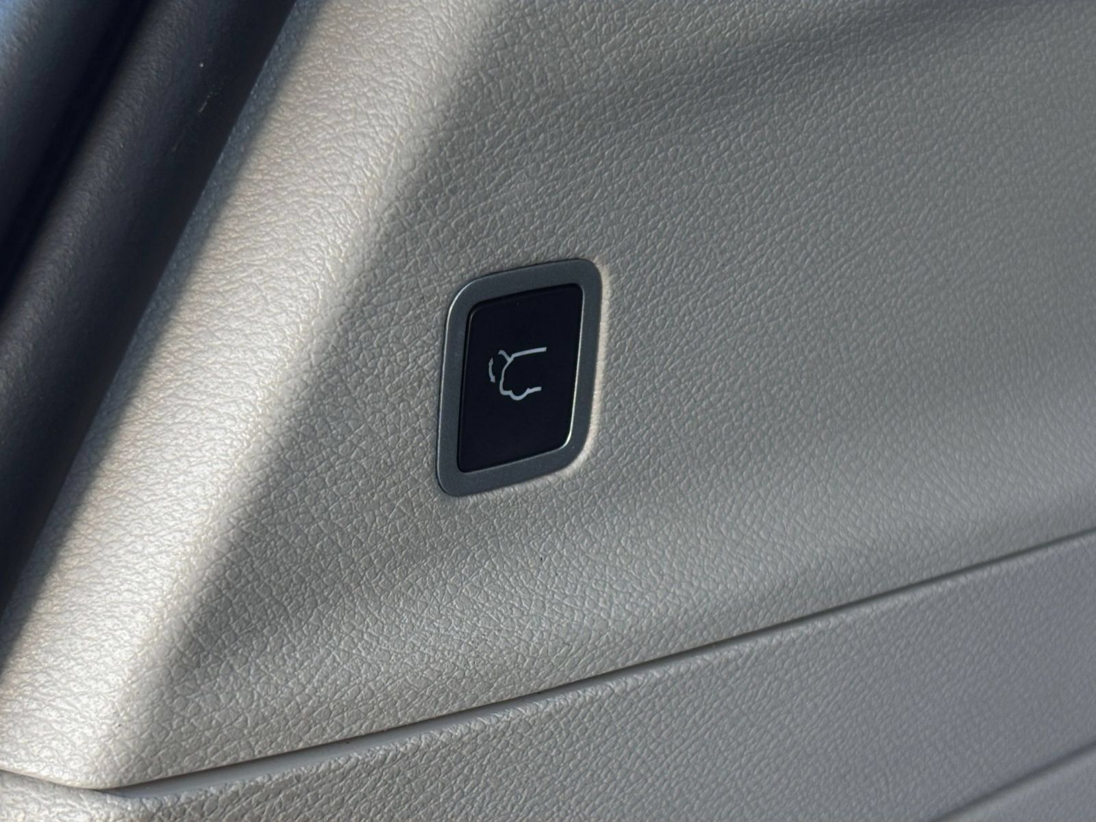 Used 2023 Chrysler Voyager LX FWD image 22
