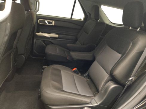 Used 2023 Ford Explorer XLT image 18
