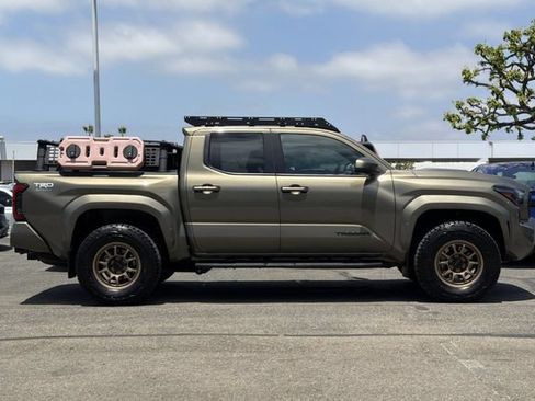 Used 2024 Toyota Tacoma TRD Sport AWD/4WD image 3