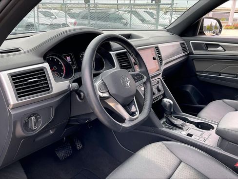 Used 2021 Volkswagen Atlas Cross Sport SE image 15