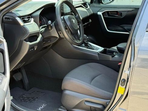 Used 2019 Toyota RAV4 LE w/ Carpet Mat Package FWD image 6