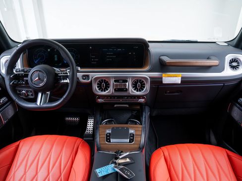 Used 2025 Mercedes-Benz G 580 w/ EQ Technology image 9