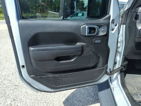 Used 2024 Jeep Wrangler Unlimited Sport AWD/4WD image 18
