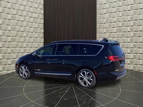Certified 2024 Chrysler Pacifica Pinnacle FWD image 8