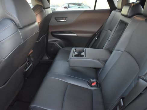 Used 2021 Toyota Venza Limited image 39