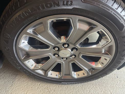 Used 2015 GMC Yukon Denali w/ Premium Package AWD/4WD image 36