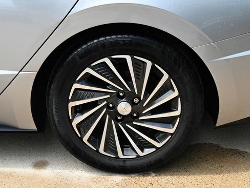 Used 2021 Hyundai Sonata Limited FWD image 10