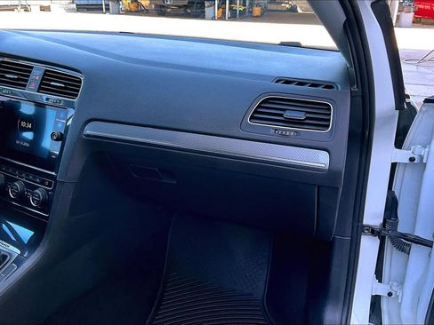 Used 2018 Volkswagen Golf Alltrack SEL image 21