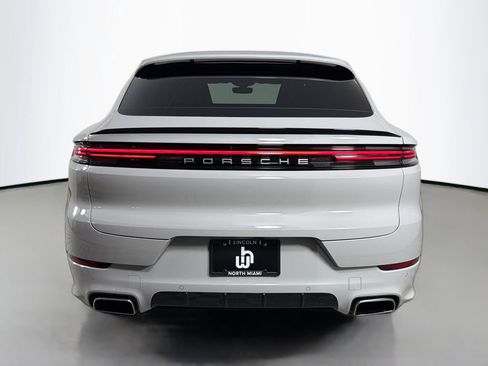 Used 2024 Porsche Cayenne Coupe AWD/4WD image 6