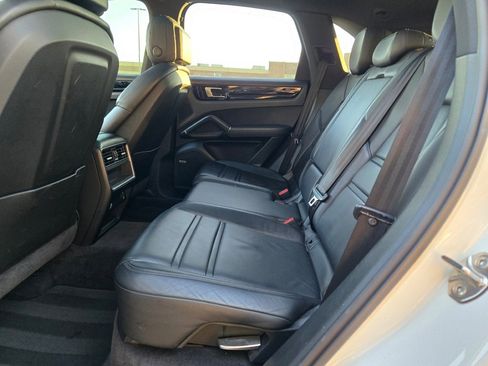 Used 2020 Porsche Cayenne image 33