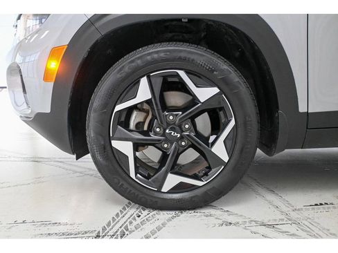 Used 2024 Kia Seltos EX image 22