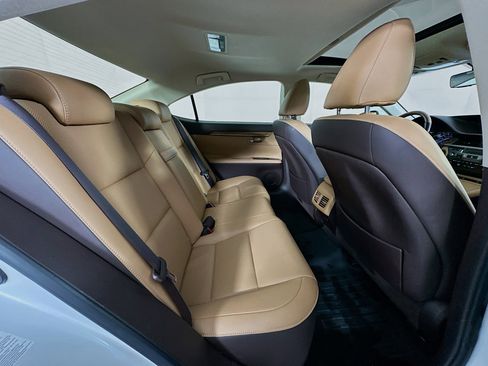 Used 2016 Lexus ES 300h Hybrid w/ Navigation System Package image 31