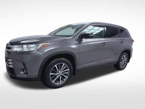 Used 2019 Toyota Highlander XLE image 4
