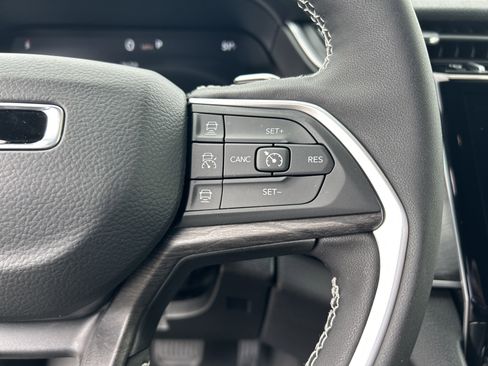 New 2025 Jeep Grand Cherokee L Limited w/ Black Appearance Package image 18