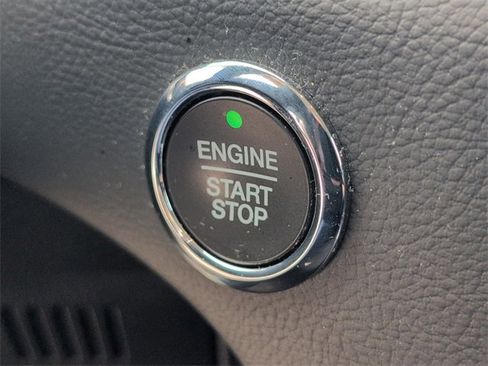 Used 2020 Ford Edge SE image 18