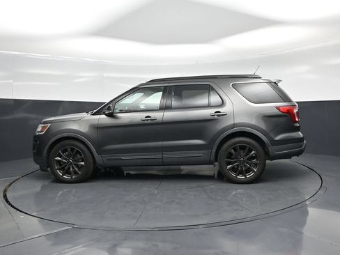 Used 2018 Ford Explorer XLT w/ Equipment Group 202A FWD image 28