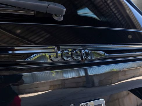 Used 2023 Jeep Grand Cherokee Altitude AWD/4WD image 18