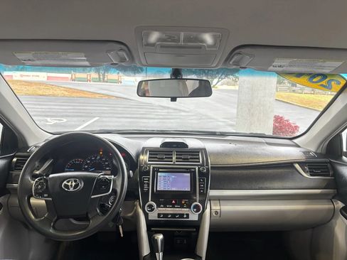 Used 2013 Toyota Camry L image 9