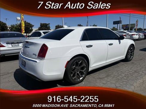 Used 2017 Chrysler 300 C image 6