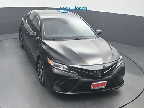 Used 2020 Toyota Camry SE image 19