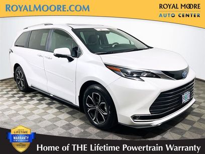 Certified 2025 Toyota Sienna Platinum