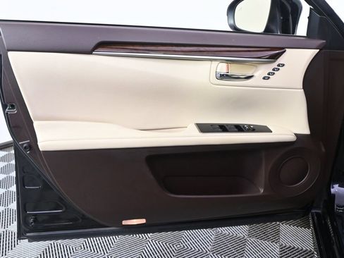 Used 2017 Lexus ES 350 w/ Premium Package FWD image 22