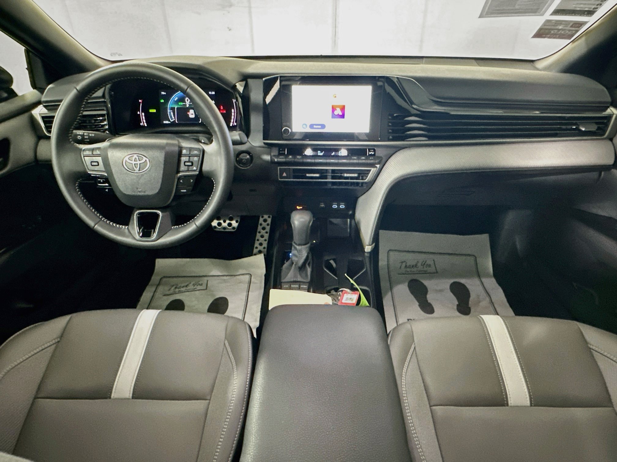 Used 2025 Toyota Camry SE FWD image 27