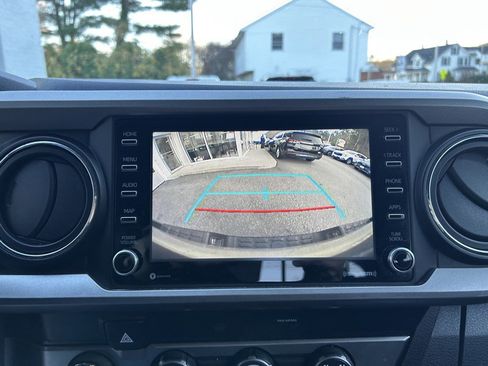 Used 2020 Toyota Tacoma DOUBLE CAB image 9