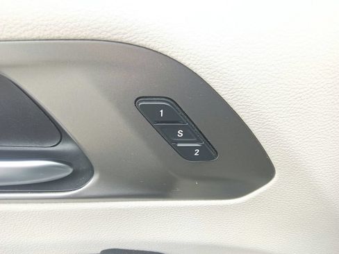 Used 2022 Chrysler Pacifica Touring-L FWD image 19