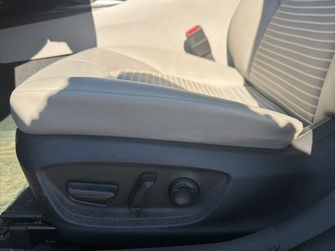 Used 2022 Toyota Camry SE image 7