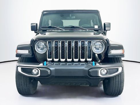 Used 2023 Jeep Wrangler Unlimited Sahara w/ Cold Weather Group AWD/4WD image 2