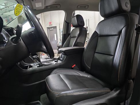 Certified 2019 Chevrolet Traverse LT AWD/4WD image 16