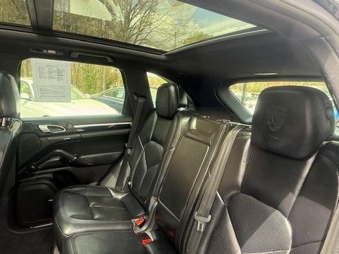 Used 2017 Porsche Cayenne Platinum Edition image 25