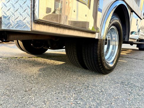 Used 2022 Ford F350 Lariat w/ Lariat Value Package image 13