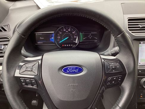 Used 2018 Ford Explorer XLT w/ Equipment Group 201A AWD/4WD image 32