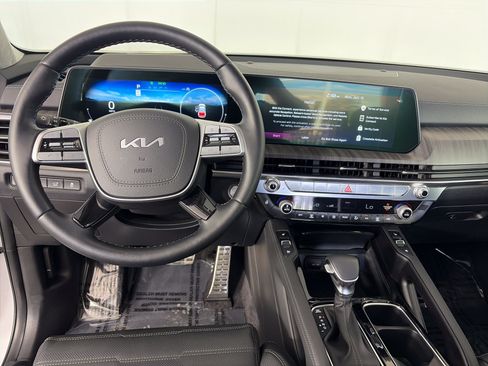 Certified 2025 Kia Telluride SX Prestige AWD/4WD image 3