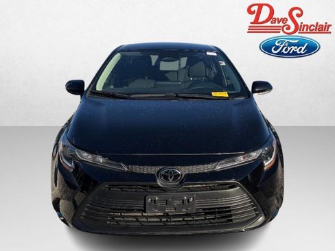 Used 2024 Toyota Corolla LE image 2